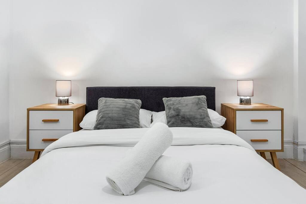 Holiday Home Near Kings Cross Sleep 12 Sp7 London Kültér fotó